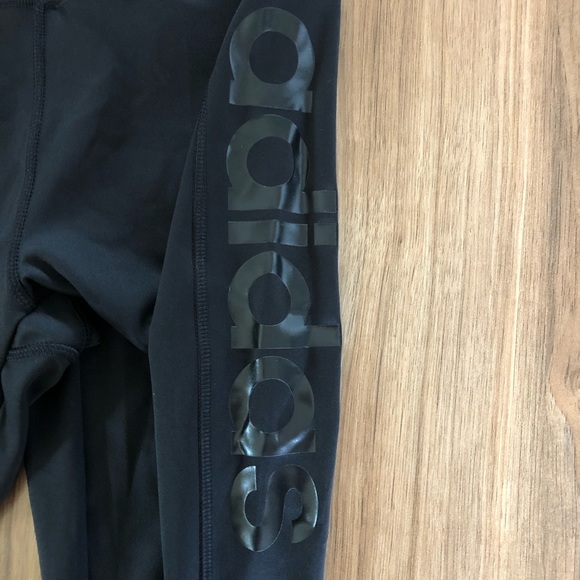 BNWT Adidas Leggings w/logo and mesh details - Picture 4 of 7